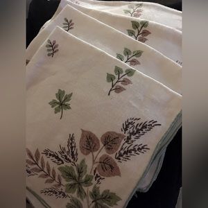 🍂 *SOLD* Vintage linen autumn theme napkins